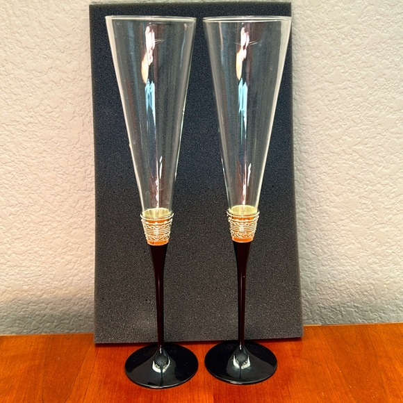 Vera Wang by Wedgwood Pair Crystal Toasting Flutes With Love Noir Black Stem - Picture 7 of 9